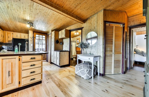 Rawdon Ski Chalet | 🌿 Boho-rustic retreat in nature with panoramic lake access & mountain views