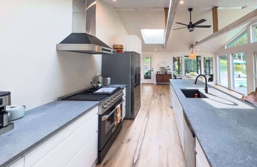 Accord House | BoHo Scandi Farm Retreat, Fireplace, Dogs Welcome