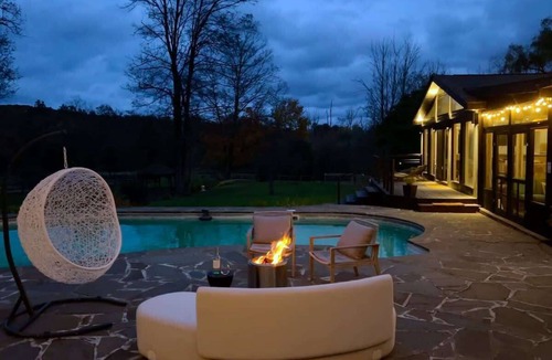 Accord House | BoHo Scandi Farm Retreat, Fireplace, Dogs Welcome