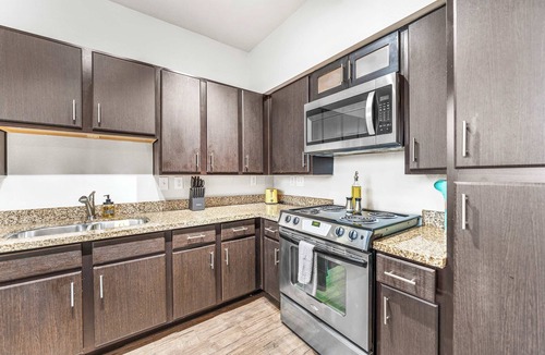 Greater South River City Apartment | Boho SoCo 1BR Queen Suite w/GymPickleballLaundry