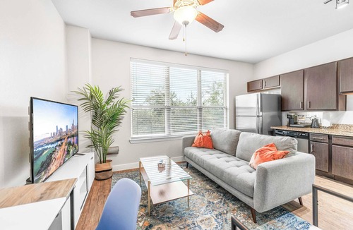 Greater South River City Apartment | Boho SoCo 1BR Queen Suite w/GymPickleballLaundry