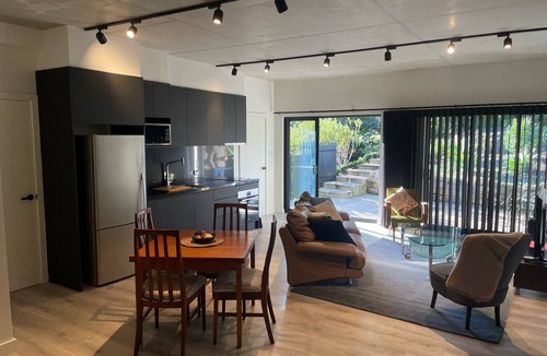 North Turramurra Apartment | Boho Studio close to village