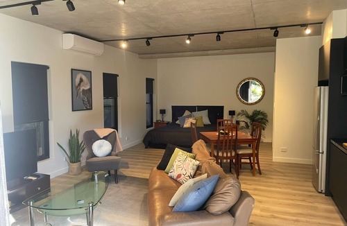 North Turramurra Apartment | Boho Studio close to village