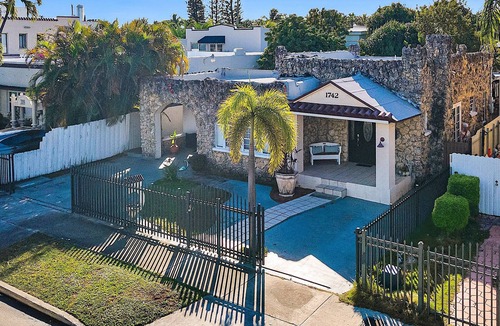 Coral Way Cottage | Boho Studio in Little Havana