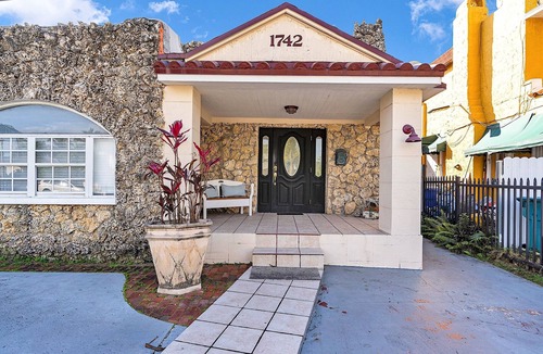 Coral Way Cottage | Boho Studio in Little Havana