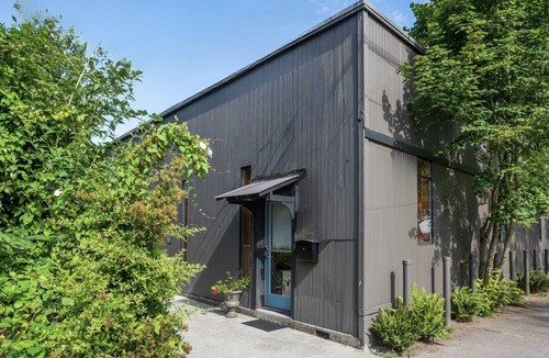 North Queen Anne Condo | Boho Studio on 8th Ave West | Queen Anne, Seattle