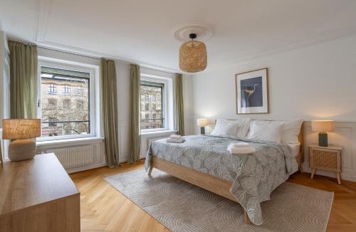 Oberstrass Apartment | Boho Suite Zürich - 80 qm, 3 Schlafzimmer, Balkon & Zugang zur Dachterrasse mit Grill & Seesicht