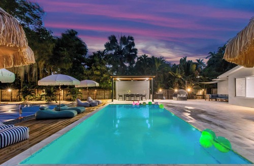 El Portal Villa | Boho Villa | Canal View | Sand Volleyball | Cinema