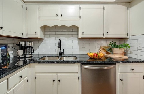 West End House | Boho West - 3 Mins to Broadway - 31+ Day Stays