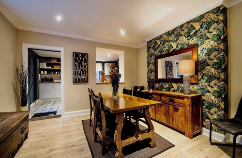 Kelvinbridge House | Boho West End Townhouse 6 Bed 6 Bath Sleeps 10