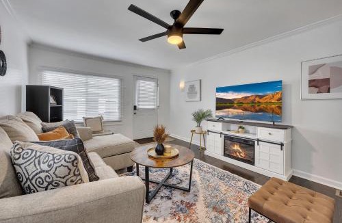 Knight Park House | Boho Westside Retreat Fire Pit Walk to Eats