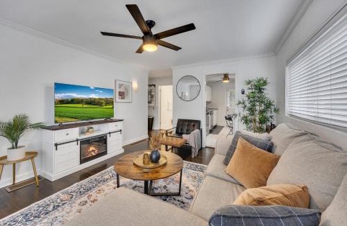 Knight Park House | Boho Westside Retreat Fire Pit Walk to Eats