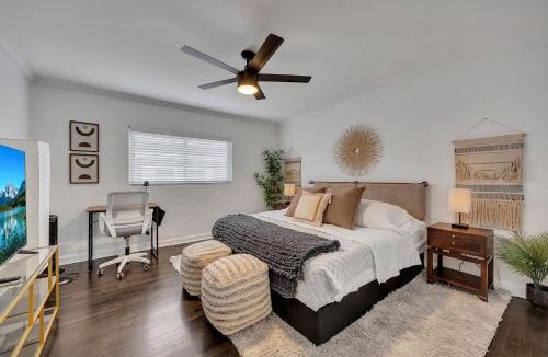 Knight Park House | Boho Westside Retreat Fire Pit Walk to Eats