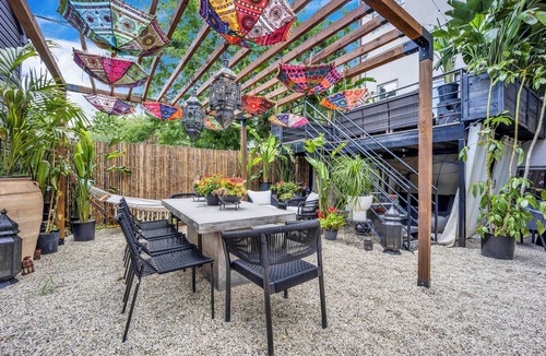 Wicker Park House | Bohome Reserve: Chicago Wicker Park Sauna Chef's Kitchen Outdoor Lounging