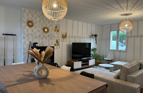 Grandvilliers House | Boiklo - Maison de Campagne Avec Piscine Chauffée/billard/jacuzzi - 9 Personnes