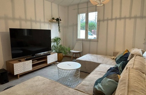 Grandvilliers House | Boiklo - Maison de Campagne Avec Piscine Chauffée/billard/jacuzzi - 9 Personnes