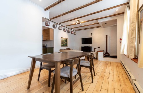 Lower Town Apartment | Bois & Marée (1-1116)