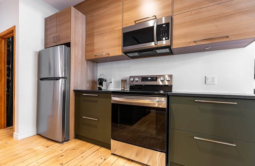 Lower Town Apartment | Bois & Marée (1-1116)