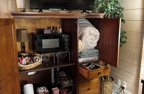 Kerrville House | BoisD’Arc Bungalow and Suites - private Studio Type Suite - queen bed