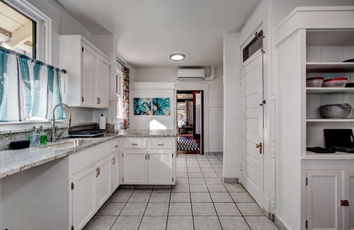 North End Apartment | Boise-Downtown-historical-unique Arthouse 5