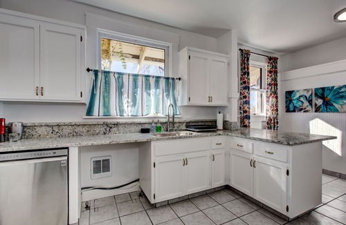 North End Apartment | Boise-Downtown-historical-unique Arthouse 5