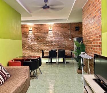 Kampung Permatang Tinggi House | Bola-Bola DHomestay