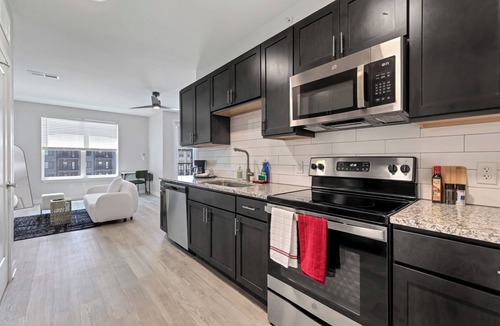 St. Peters Apartment | Bold 1314 I Corporate & Modern Studio I Parking