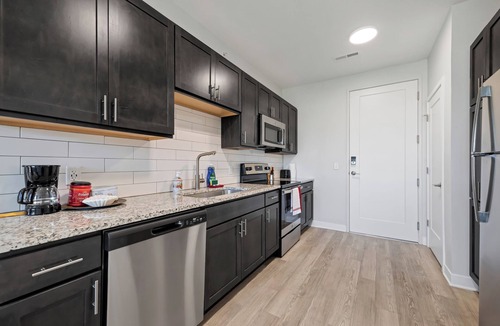 St. Peters Apartment | Bold 1317 I Studio I Free Parking I Pool I Gym