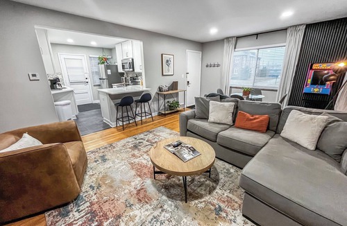 Grandview Heights Apartment | Bold & Beautiful Flat - Unmatched location!