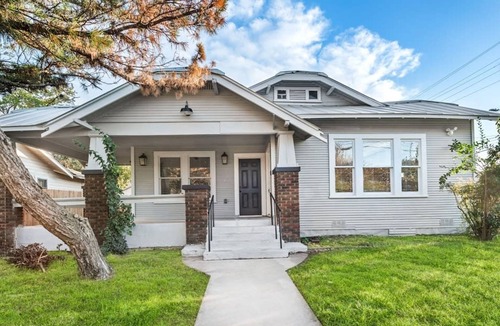 Eastside Promise Neighborhood House | Bold Bright 4BR 3 5full Baths Near Riverwalk Dtown