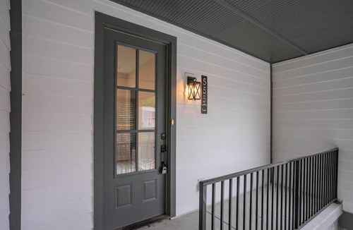 Nashville House | BOLD BRIGHT Boutique Stay 3bd-Parkin 12 min to DT
