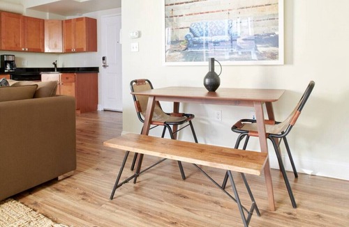 Boston Financial District Apartment | Bold, Spacious 2br in Boston`s Financial District