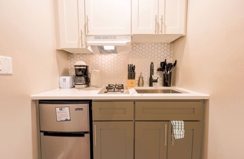 Prudential - St. Botolph Apartment | Bold & Spacious Studio | Back Bay