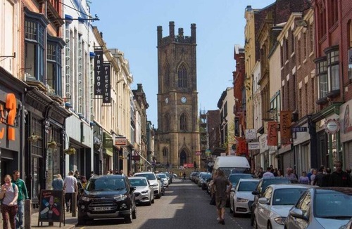 Hope Street Apartment | Bold St | City Break for 2 | Get-Ready Desk | TV