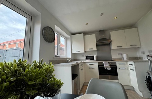 Swindon House | Bolehyde House Long Stay Discounts Free Parking