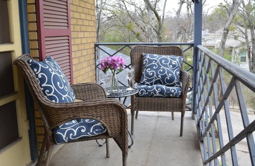 Denton House | BolivarPlace whole upstairs 2 br/1 bath Within walking distance to Downtown/TWU