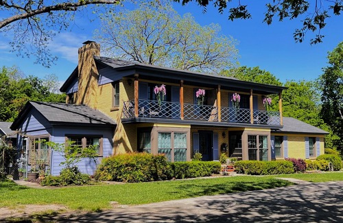 Denton House | BolivarPlace whole upstairs 2 br/1 bath Within walking distance to Downtown/TWU