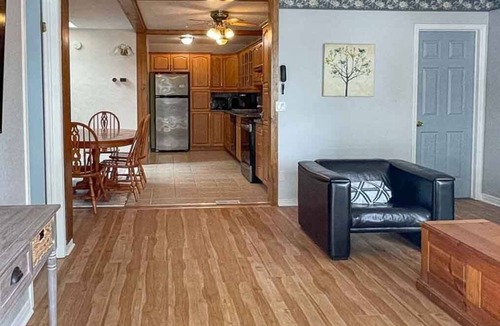 Cloyne Cottage | Bon Echo Escape - Four Bedroom Cottage, Sleeps 10