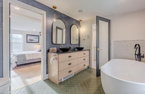 Downtown St. John's House | Bond Designer Home 3BR Parking Central DT