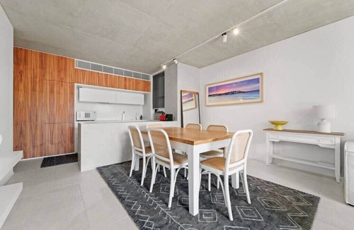 Bondi Beach Apartment | Bondi Beach Premium 2 bed Apt with Views and Parking
