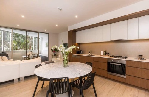 Bondi Beach Apartment | Bondi Beach Spacious Lux apmnt + Balcony