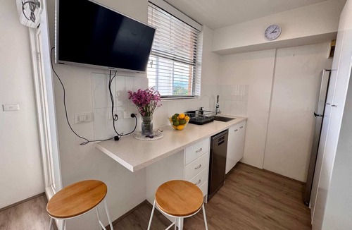 Bondi Apartment | Bondi Beach Studio: City Views and Balcony