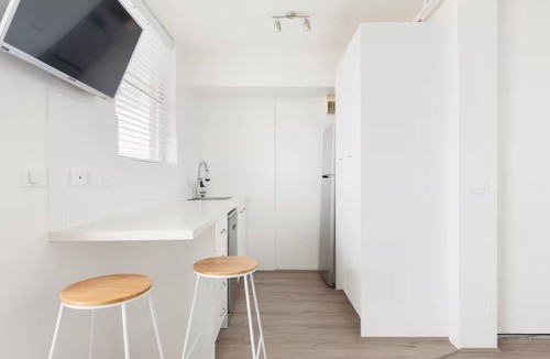 Bondi Apartment | Bondi Beach Studio: City Views and Balcony