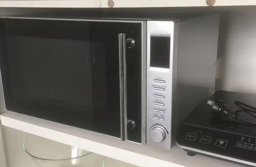 Bondi Apartment | Bondi Beach Studio: City Views and Balcony