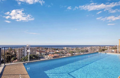 Bondi Apartment | Bondi Beach Studio: City Views and Balcony
