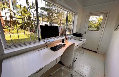 Bondi Beach Apartment | Bondi Beach w backyard and garden