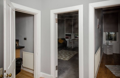 Dumbarton Apartment | Bonhill Getaway