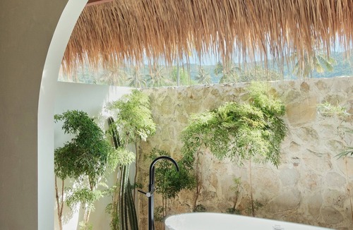 Selong Belanak Hotel | Boni Beach Hotel & Restaurant