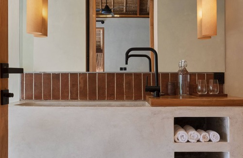 Selong Belanak Hotel | Boni Beach Hotel & Restaurant