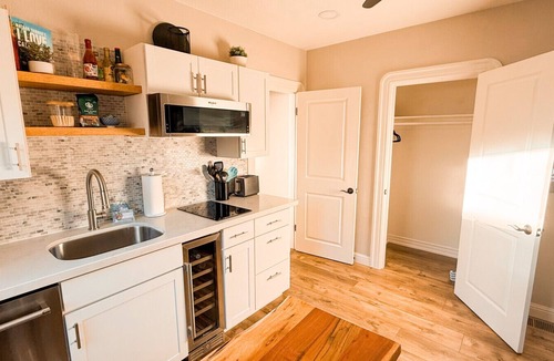 Concord Apartment | Bonifacio Suite | Entire Apartment